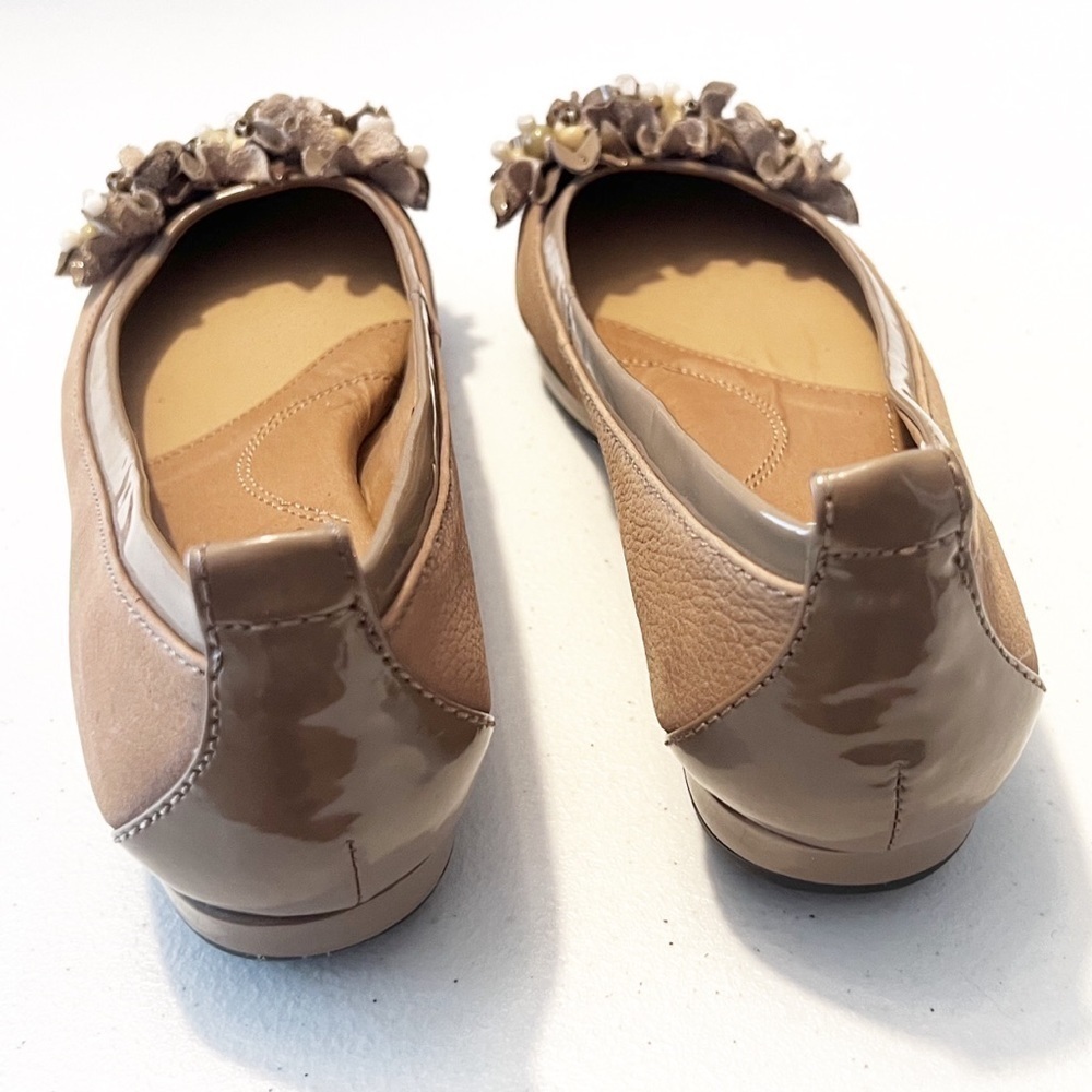 Michelle D leather floral slip on cushioned shoes flats brown tan beaded 7.5M - Picture 3 of 9